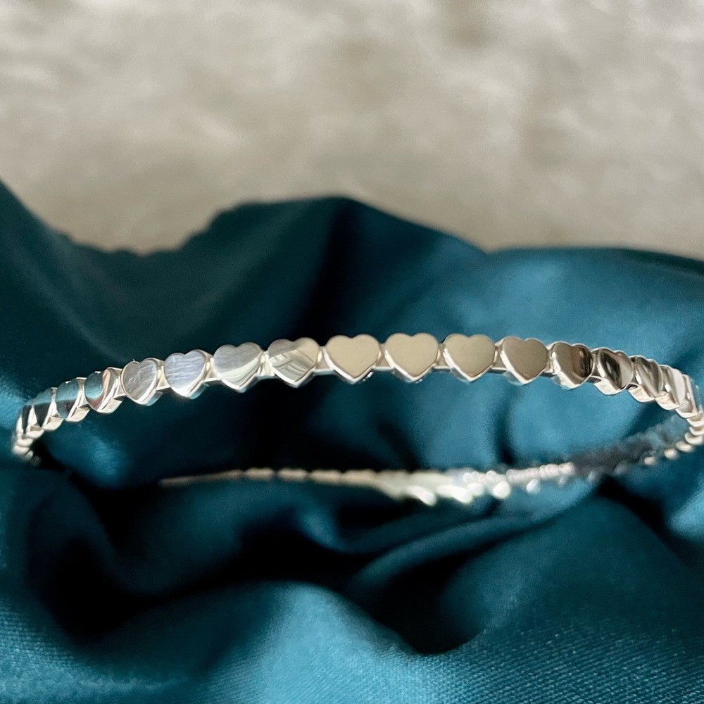 Tiffany and Co. Picasso Crown of Hearts Bangle - Picture 3 of 9